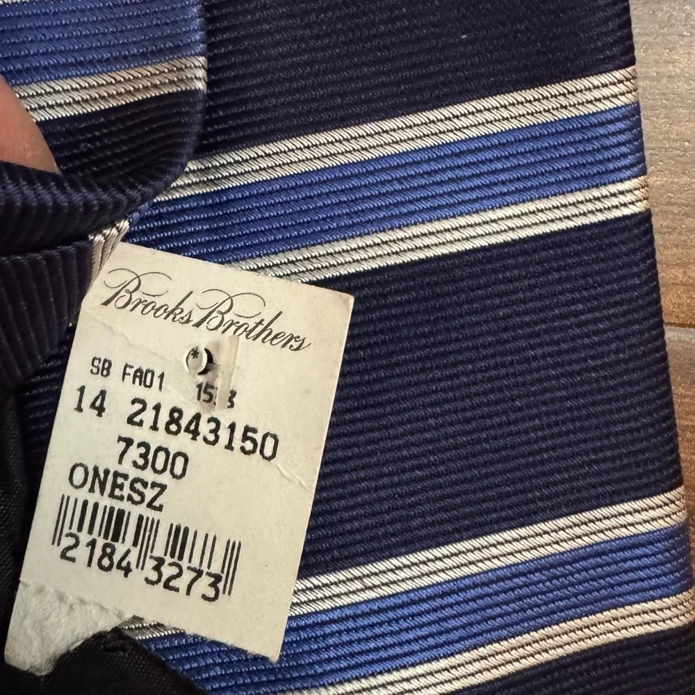 BROOKS BROTHERS Makers Elegant Silk Navy and Silver Striped Men's Tie - Picture 6 of 9